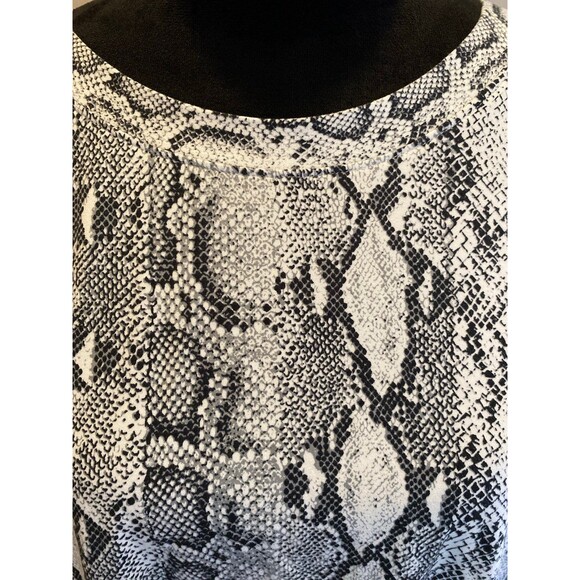 Green Envelope Women’s Blouse Plus Sz 1X Faux Snakeskin Pullover Top Long Sleeve - Picture 3 of 12